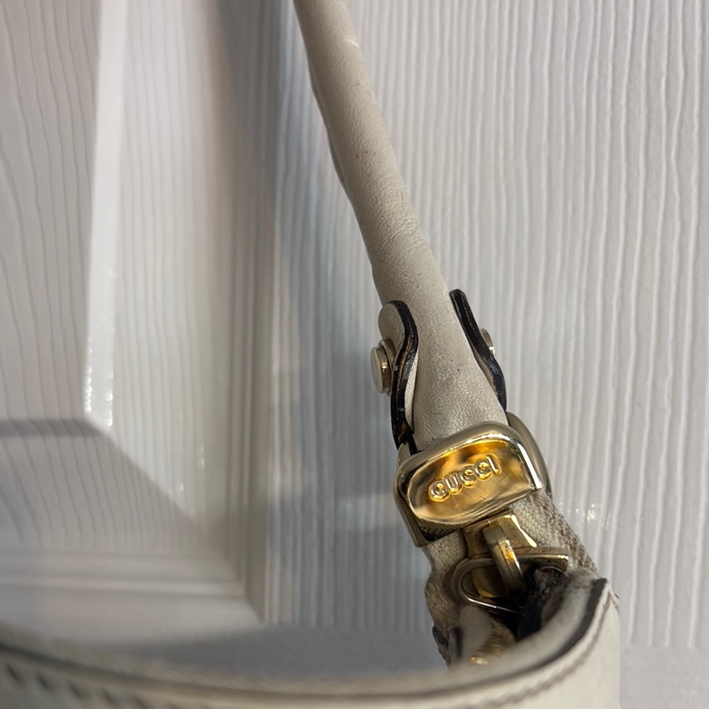 Gucci Cream Hobo Bag with Elegant D-Ring Accent - Picture 6 of 9